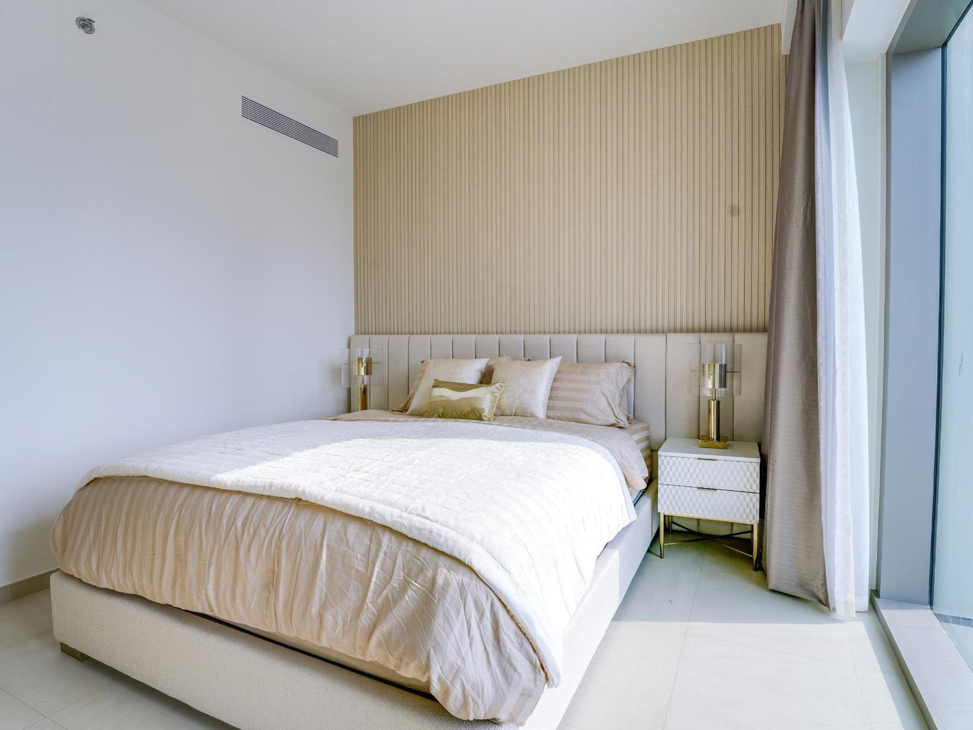 Luxury 2br Burj Khalifa Views 5min Walk Mall Dubai